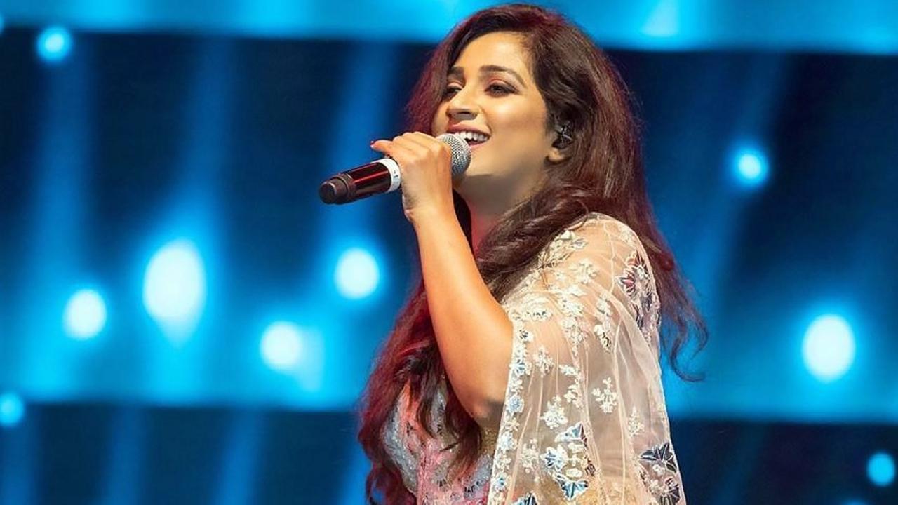 Shreya Ghoshal won Best Female Playback Singer for Maayava Chaayavaa